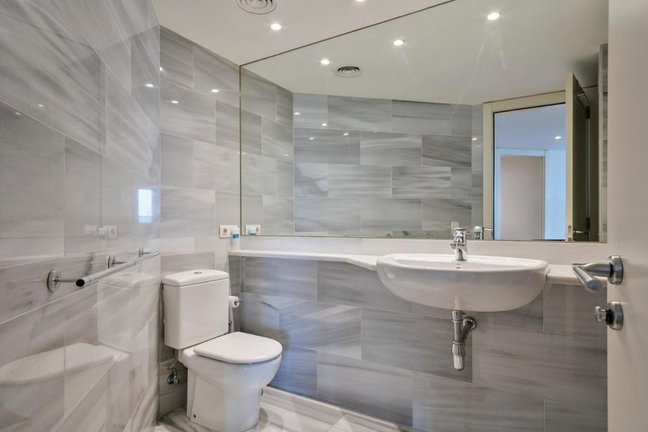 Alcam Llum Deluxe Apartment Barcelona Bagian luar foto
