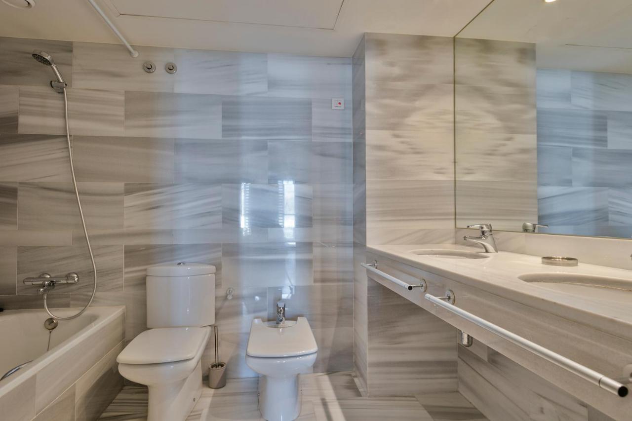 Alcam Llum Deluxe Apartment Barcelona Bagian luar foto